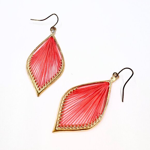 NWT – Charming Charlie – Coral Woven Thread Teardrop Gold Tone 2.75” Earrings - Picture 5 of 8
